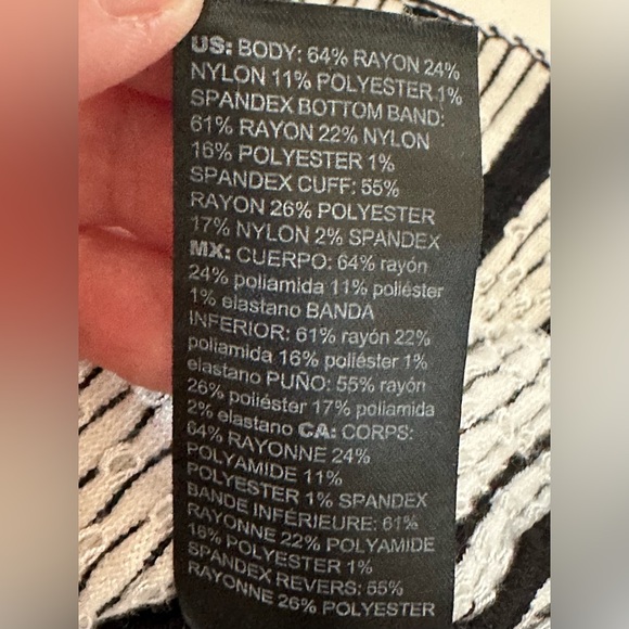 White House Black Market Black & White Sweater V Neck Tank size Medium - Picture 6 of 10